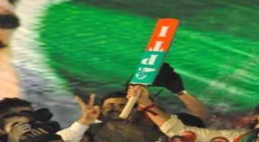 धांधली के दावों के बीच चुनाव परिणाम घोषित न होने से पाकिस्तान में राजनीतिक संकट