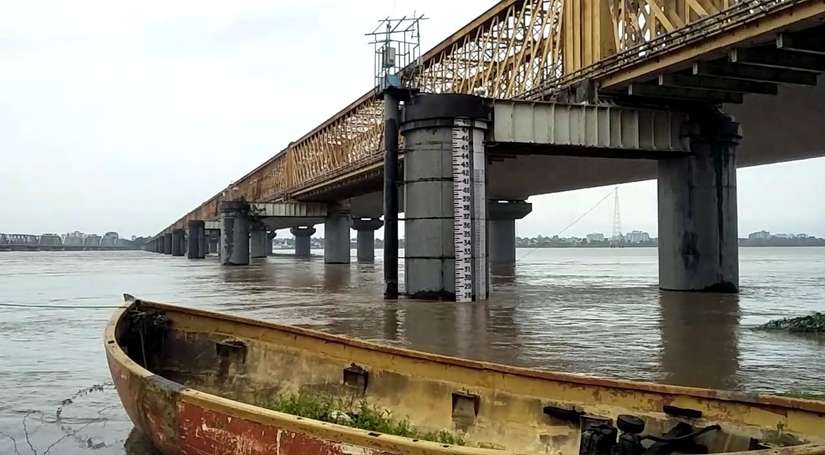 गुजरात के भरूच में नर्मदा पुल बंद, एनडीआरएफ ने 105 लोगों को बचाया