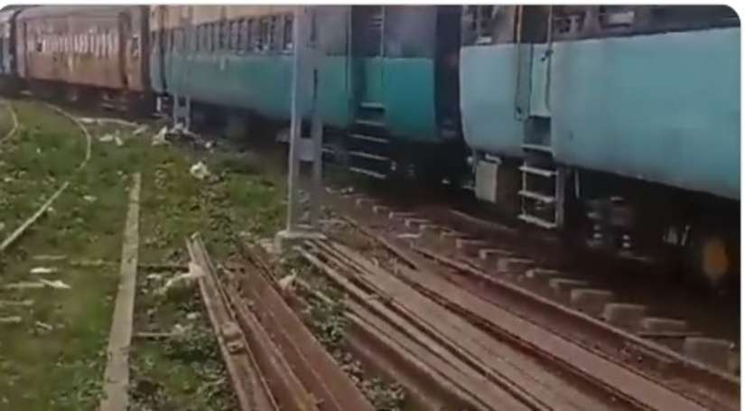 भरूच-अंकलेश्वर खंड में पानी कम होने के बाद मुंबई-अहमदाबाद रेल रूट पर यातायात शुरू