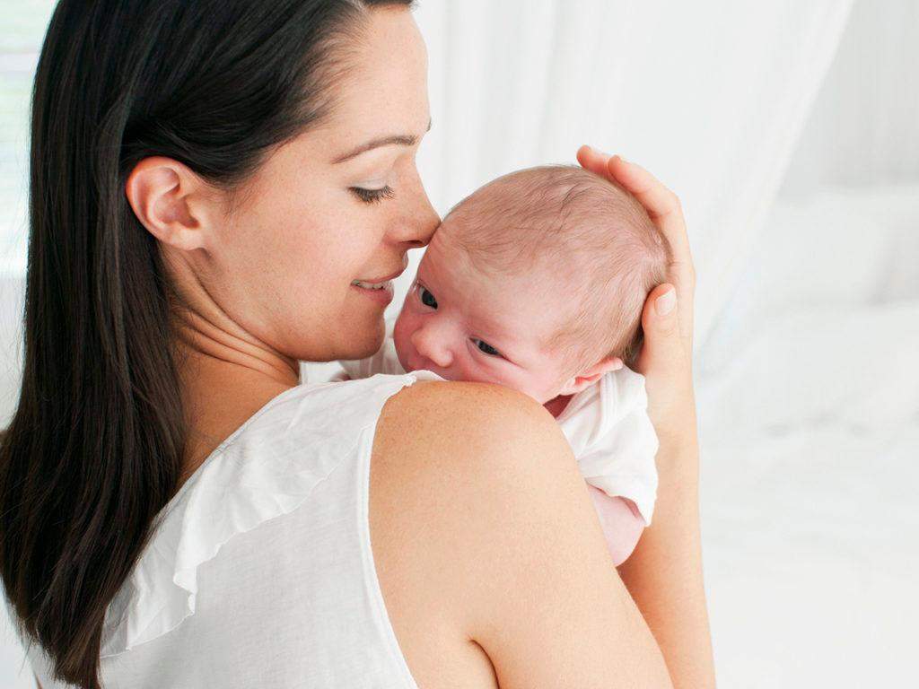 जानिए एक माँ को शिशु को कब तक स्तनपान करवाना चाहिए