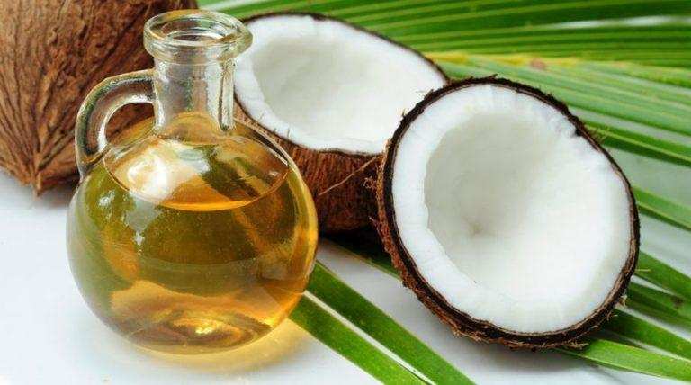 नारियल का तेल झुर्रियों को खत्म करता है जानिए इसके अन्य फायदों के बारे में