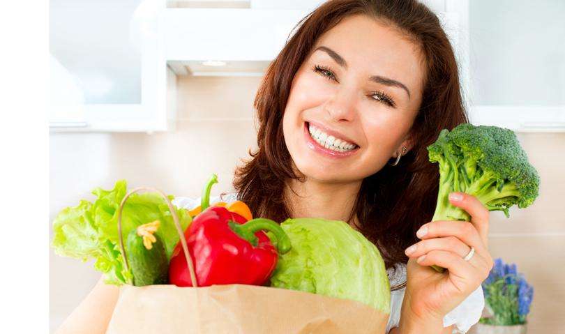 जानिए अच्छी त्वचा और स्वास्थ्य के लिए महिलाएं अक्सर इन 3 तरह के भोजन को खाती हैं