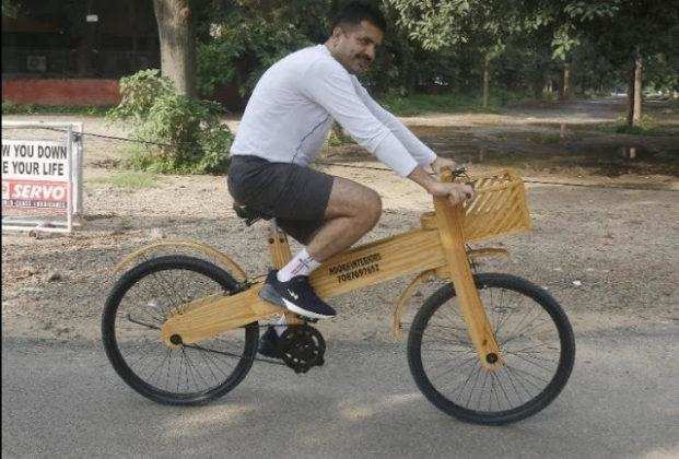 इस शख्स ने लॉकडाउन में बनाई लकड़ी की साइकिल, डिजाइन ने सबको बनाया दीवाना