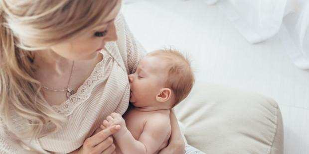 जानिए एक माँ को शिशु को कब तक स्तनपान करवाना चाहिए