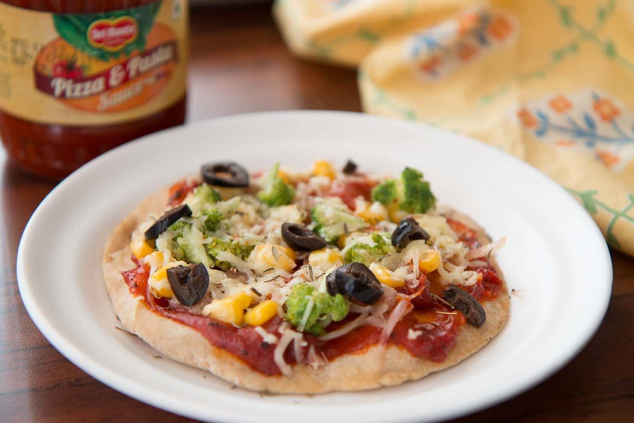 Tawa Pizza Recipe: बिना ओवन घर के तवे पर बनाएं बाजार जैसा Cheesy Pizza, मुंह में घुल जाएगा Cheese का स्वाद
