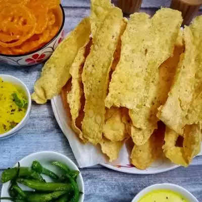 Gujrat Special Recipe: स्नैक्स में बनाएं कुछ अलग और स्पेशल, घर पर ऐसे बनाकर खाएं स्वाद से भरपूर फाफड़ा