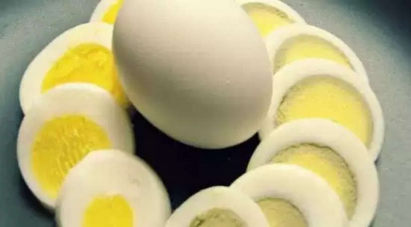आप भी जान सकते है अंडा खाने की स्टाइल से पर्सनेलिटी और यौन इच्छाओं के बारें में