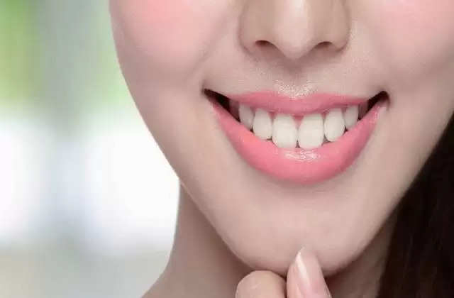 Lips Care: होंठों को बनाना चाहती है मुलायम और खूबसूरत, तो बड़े काम आएंगे ये Tip