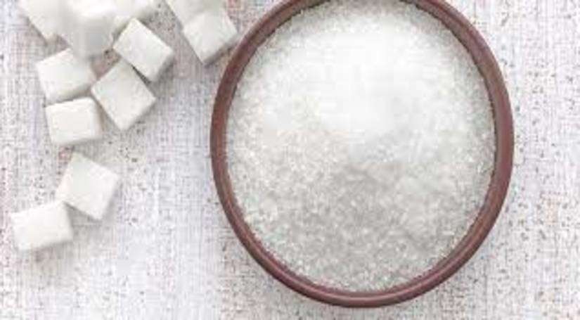 . 5 परिवर्तन जो आपके शरीर में जगह लेते हैं जब आप पूरी तरह से चीनी पर कटौती करते हैं