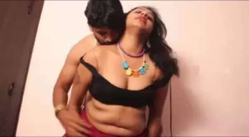 कुछ इस अंदाज में इंडियन कपल्स लेते हैं सेक्स का असली मजा, बैडरूम में…