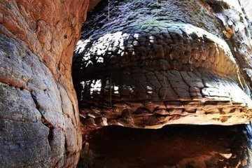 ये है दुनिया की सबसे चमत्कारी गुफा, जहां तीन बार ताली बजाने से टपकने लगता है पानी