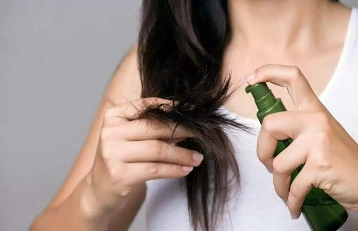 Beauty Tips: झड़ते बालों के लिए रामबाण इलाज है ये तेल, जानें इसके बेमिसाल फायदे