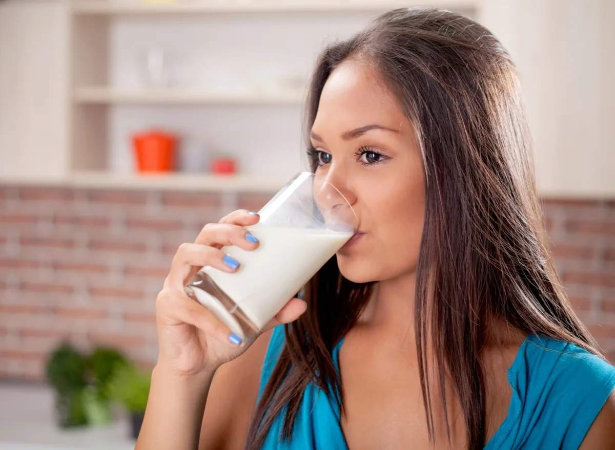 Milk Before Bed: सोते समय दूध पीना सेहत के लिए अच्छा नहीं है, जानें क्यों? सही समय तो ये है
