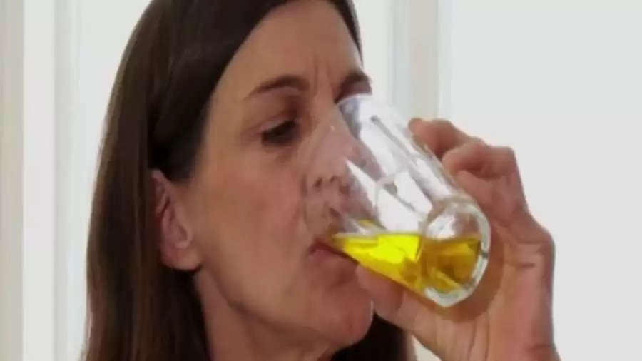 ये महिला पी रही है कई सालों से अपना ही यूरिन, कहा शैंपेन जैसा लगता है इसका टेस्ट