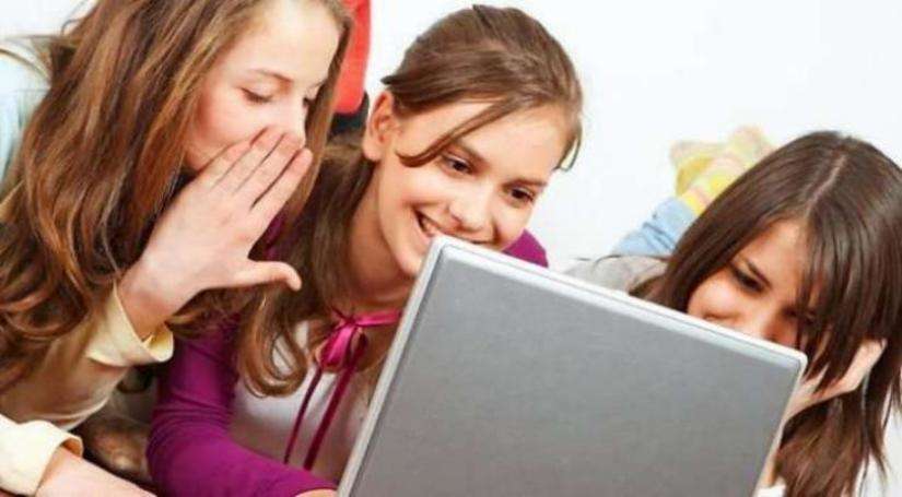 लड़कियां रात में इंटरनेट पर सबसे ज्यादा ये खास चीज करती हैं सर्च, जानकर शॉक्ड रह जाएंगे