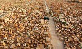 ये है दुनिया का सबसे बड़ा कब्रिस्तान, जहां 50 लाख से ज्यादा लोगों की दफ्न है लाशें