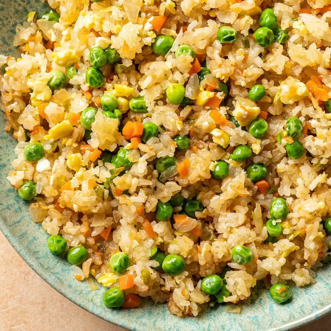 Food Reciepe: बचे हुए चावलों को न फेंके ख़राब समझ बनाएं टेस्टी Fried Rice