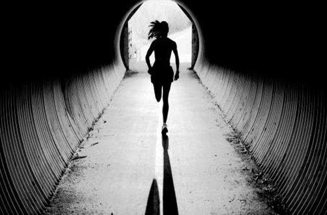 Depression से पाना है छूटकारा तो आज से शुरू कर दीजिए दौड़ना, योग भी कर सकता है मदद