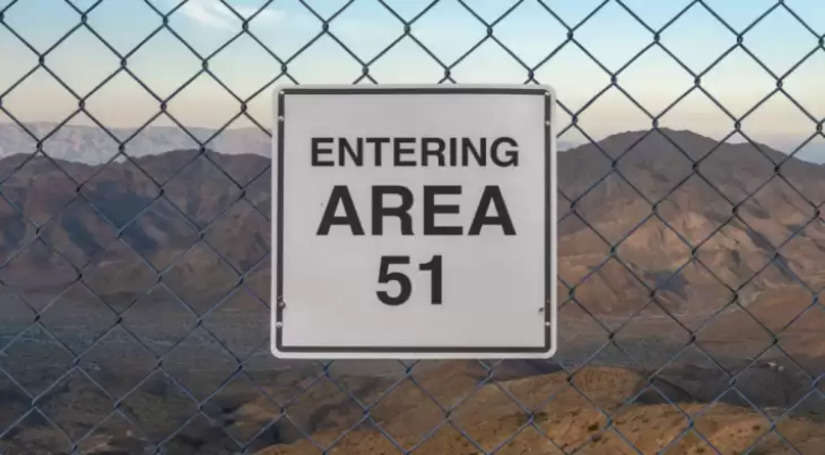 Area 51: अमेरिका की वह सीक्रेट जगह जहां रखी हुई है एलिएन की लाश, जिस पर वैज्ञानिक कर रहे हैं रिसर्च