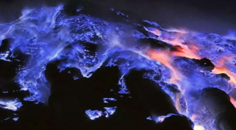 दुनिया के इस अकेले ज्वालामुखी से निकलता है नीले रंग का लावा, दिखने में Fake लेकिन Real हैं तस्वीर