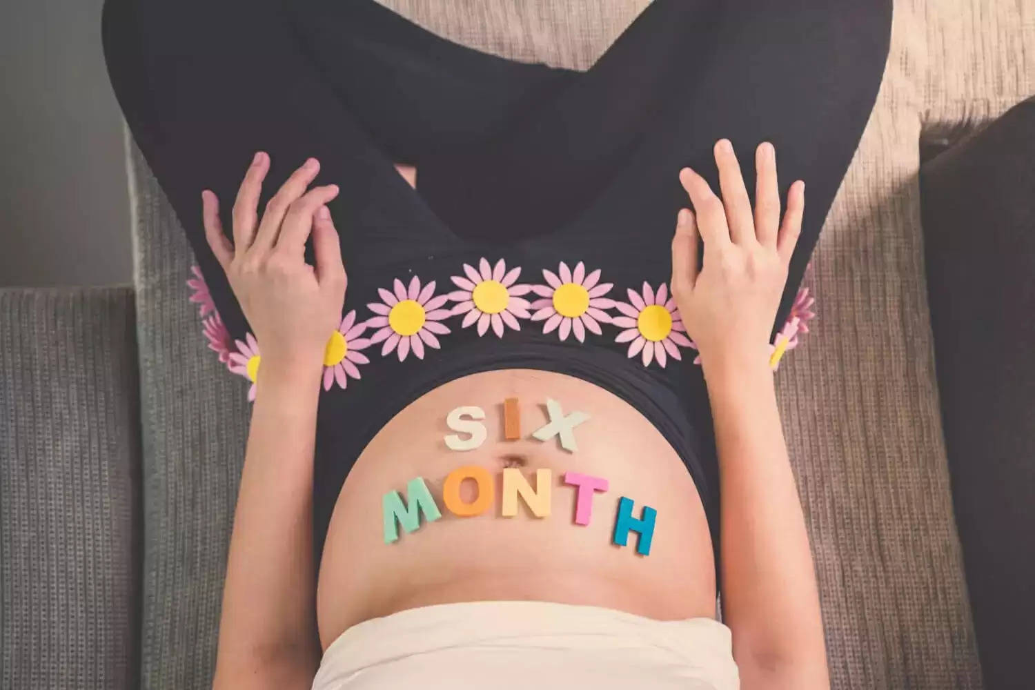 Parenting Tips: प्रेगनेंसी के 6वें महीने में हर बात करे जरा सोच संभलकर, गर्भ में सबकुछ सुनता है बच्चा