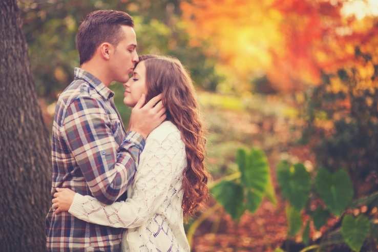 Happy Kiss Day 2023: रिश्ता और सेहत दोनों बरकरार रखती हैं एक 'किस'