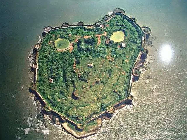 भारत के इस किले में मौजूद झील का पानी बना हुआ है 350 सालों से लोगों के लिए रहस्य