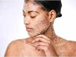 Skin Care: त्वचा के Dead Cells को ब्यूटी प्रोडक्ट नहीं सिर्फ ये एक चीज करेगी जड़ से साफ 