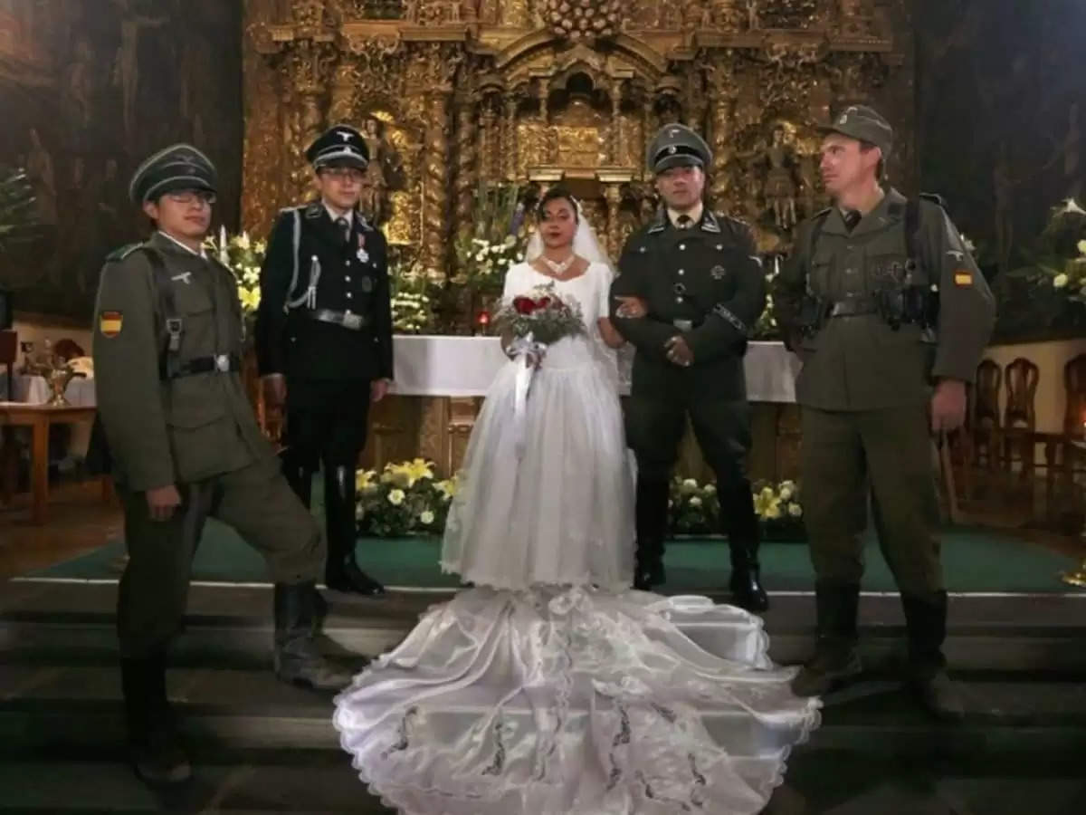 'हिटलर' बनकर शादी करने निकला शख्स, 'नाजी' थीम का विवाह देख दंग रह गए लोग