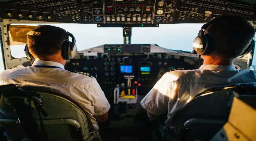 Flight उड़ाते-उड़ाते ही पायलट को आ गई गहरी नींद, विमान में इनके सोने के नियमों को जान आप भी हो जाएंगे हैरान
