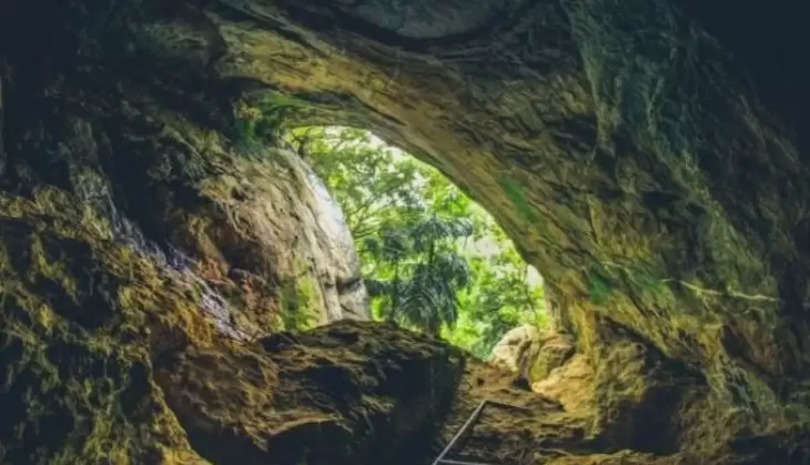 ये है दुनिया की सबसे चमत्कारी गुफा, जहां तीन बार ताली बजाने से टपकने लगता है पानी