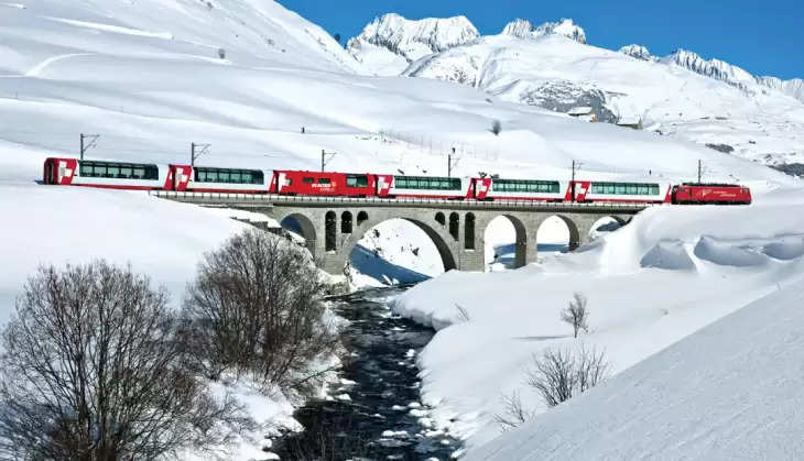Travel Guide: दुनिया के इस देश में चलती है सबसे धीमी ट्रेन, जिसकी स्पीड जानकर उड़ जायेंगे होश