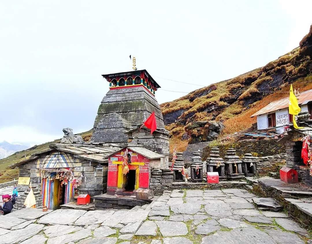 दुनिया में सबसे उंचाई पर विराजमान है यह भगवान ​शिव का मंदिर, जहां शिवलिंग नहीं होती है भोलेनाथ के भुजाओं की पूजा