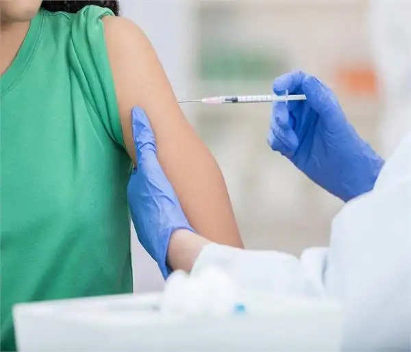 Daughter को रखना है खतरनाक Diesease से सुरक्षीत, तो लगवाएं सही उम्र में HPV Vaccine