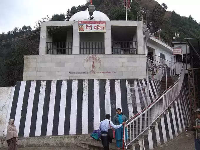 Bhairon Baba Mystry: सदियों बाद भी इस गुफा में दबा हुआ है भैरों बाबा का शरीर, एक से एक रहस्यों से घिरी हुई है ये जगह