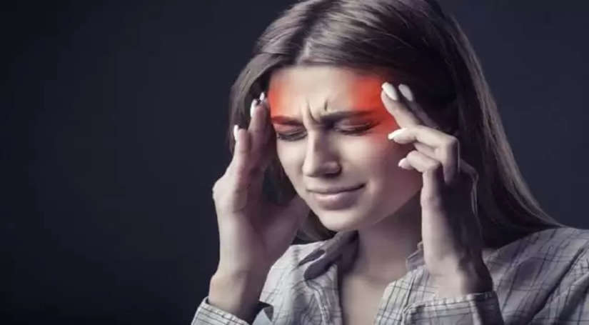 Health Tips: सिरदर्द से पाना चाहते हैं छुटकारा तो ट्राई करे ये 6 Home Remedies