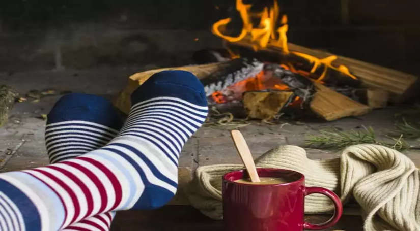 ठंड के मौसम में खुद को गर्म रखने के लिए पहनें यह Cute Socks