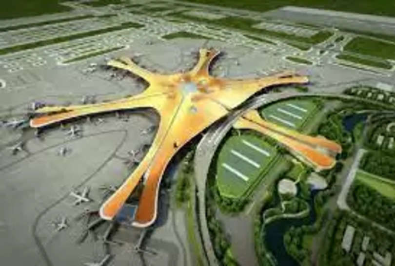 दुनिया के इस अनोखे एयरपोर्ट को देख हर कोई रह जाता है हैरान, वॉटरफॉल से लेकर बड़ी स्लाइड के भी ले सकते है मजे