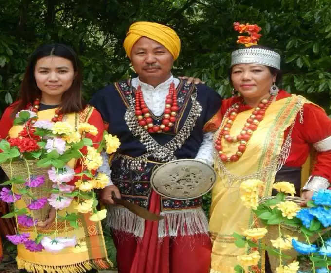 भारत में इस जनजाती में महिला कर सकती है कई पुरुषों से शादी, जानिए अजीब परंपरा के पिछे की वजह