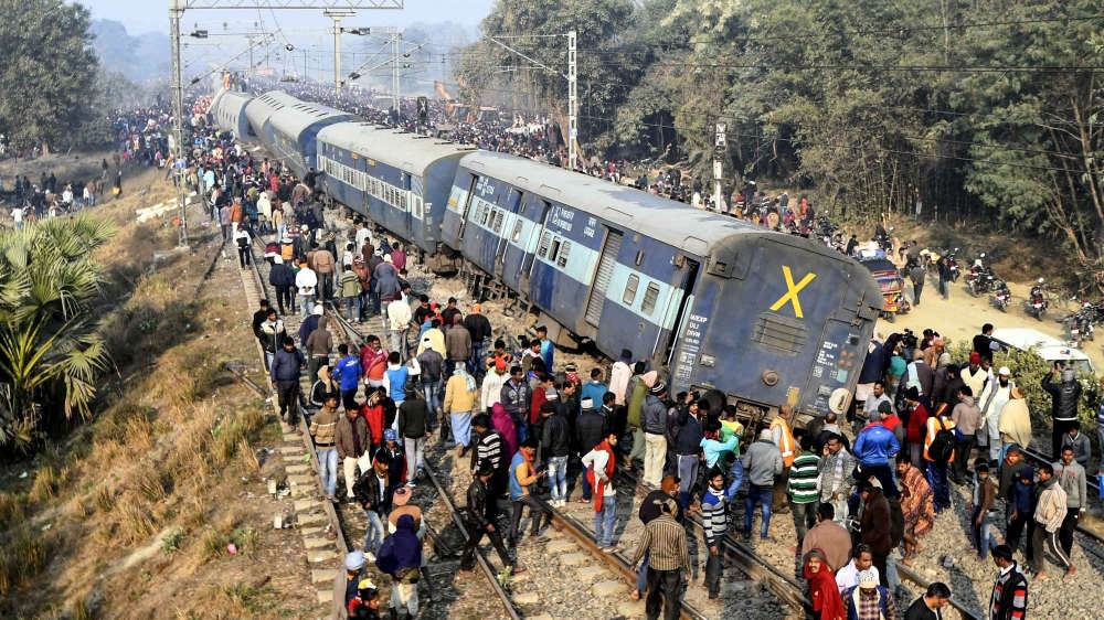 बिहार में ट्रेन रोक शराब पीने चला गया ड्राइवर, पीते-पीते सड़क पर लेटा; घंटेभर रुकी रही रेलगाड़ी