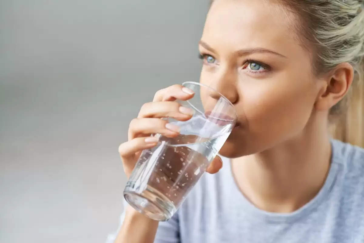खाना खाने के Immediately बाद Drinking Water बन सकता है Death का कारण, हो सकती है ये बड़ी Diseases