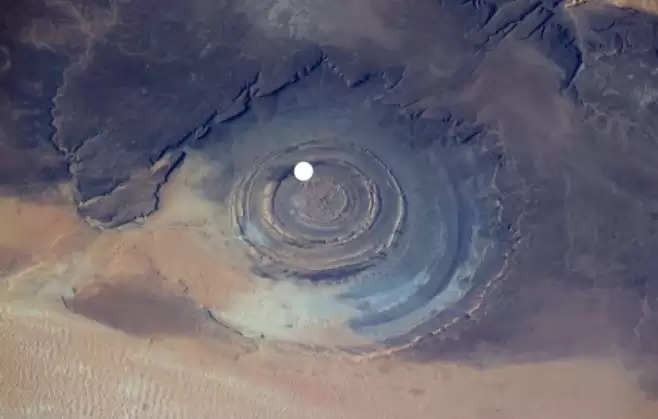 ये है रेगिस्तान की रहस्यमयी आंख, कोई नहीं जान पाया आज तक इसका रहस्य