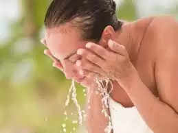 क्या आप Properly धोते हैं Face, Soft और चमकदार Glowing Skin के लिए ये है Face Wash का सहीतरीका