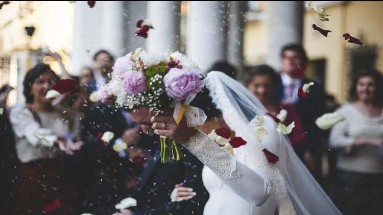 Wedding Traditions: कभी देखे है शादी के ऐसे अजब गजब रीति रिवाज, इन देशों में शादी के रिवाज जानकर पकड़ लेंगे अपना सिर