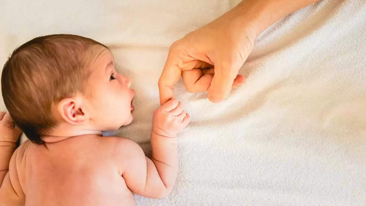 क्या न्यूबोर्न बेबी के लिए सुरक्षित है एसी या कूलर चलाना? जानें एक्सपर्ट की राय