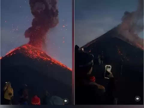 आग उगलते ज्वालामुखी के सामने लेने लगे लोग सेल्फी, देखिये बेवकूफ़ी की हद पार करता वीडियो
