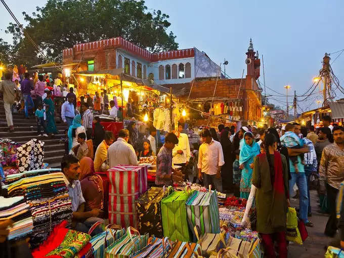 ये है दिल्ली का वो बाजार, जहां किलो के हिसाब से मिलते हैं कपड़े, जेब में रखे 12 रुपए से भी कर सकते हैं ढेरों शॉपिंग