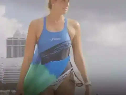 महिला ने बनाया 12 घंटे लगातार तैराकी कर गिनीज़ वर्ल्ड रिकॉर्ड, इको मरमेड के नाम है पहचान
