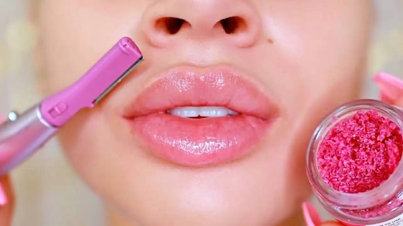 Lips Care: होंठों को बनाना चाहती है मुलायम और खूबसूरत, तो बड़े काम आएंगे ये Tip