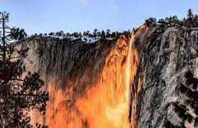 Firefall: इस झरने से पानी की जगह बहती है आग की लपटें, कई सालों में देखने को मिलता है ये अद्भुत नजारा